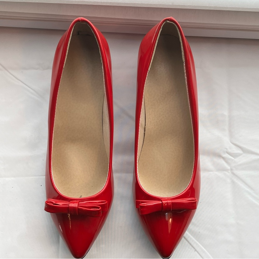 Shoes; Red, patent leather, size 9, shoes